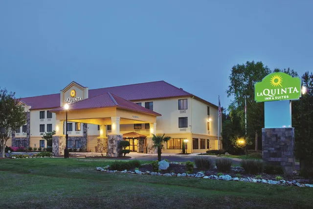 La Quinta Inn & Suites by Wyndham LaGrange / I-85