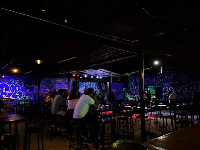 EL JARDÍN RESTAURANT + LOUNGEBAR