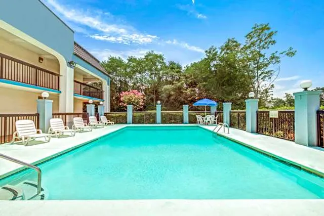 Baymont by Wyndham McDonough