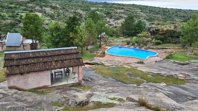 Cabañas y Hosteria La Toma
