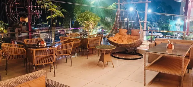 The Fifth Avenue Bakery & Cafe