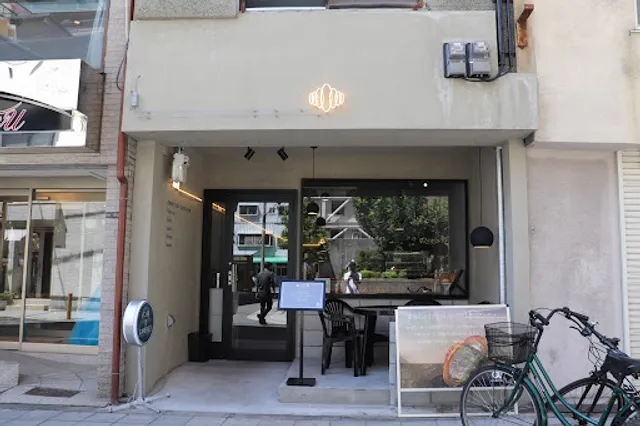 Croissant specialty store “ and “ Uehommachi