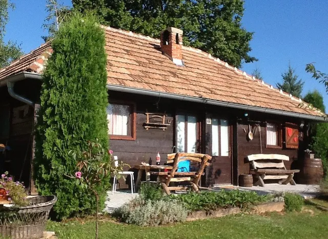 Кућа "Три храста"