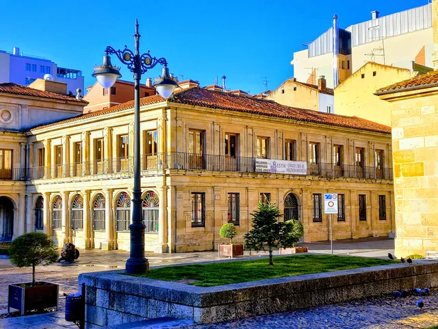 LEóN SUITE Urban Studios