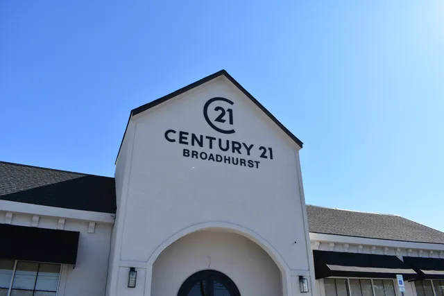 CENTURY 21 Broadhurst