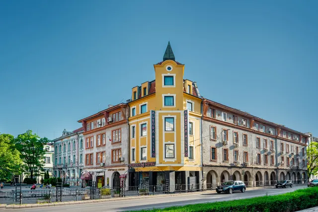 Аурора Хилс хотел