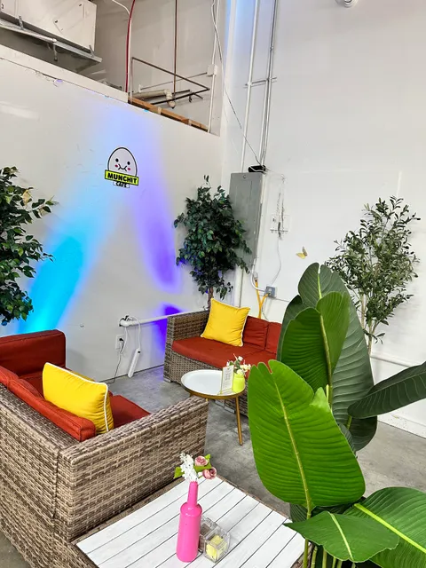 MUNCHIT CAFE (Inside ALNOOR MARKET)