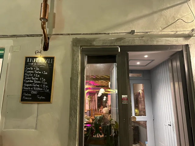 Informale cocktails and wine-bar