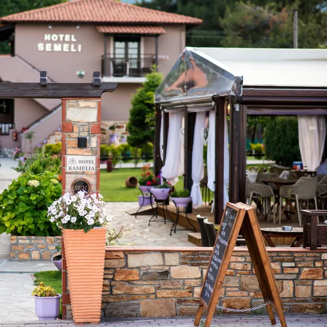 Kamelia & Semeli Hotel