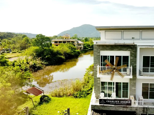 Charlie's Angels Hotel Restaurant