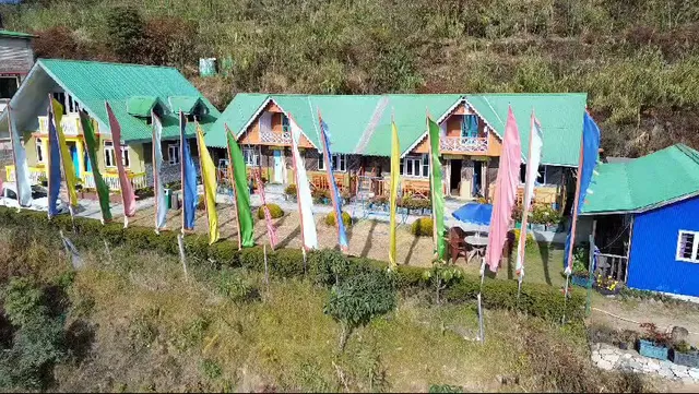 ROYAL BARSEY HOMESTAY, OKHREY