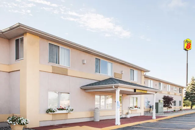 Super 8 by Wyndham Ionia MI