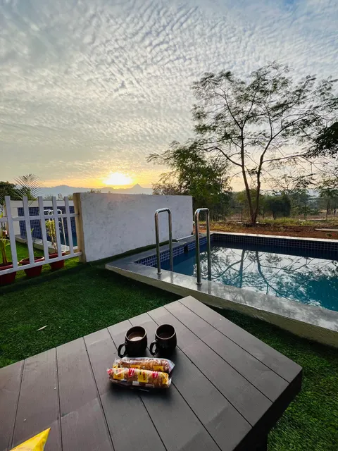 Ivy Bliss Pool Studios