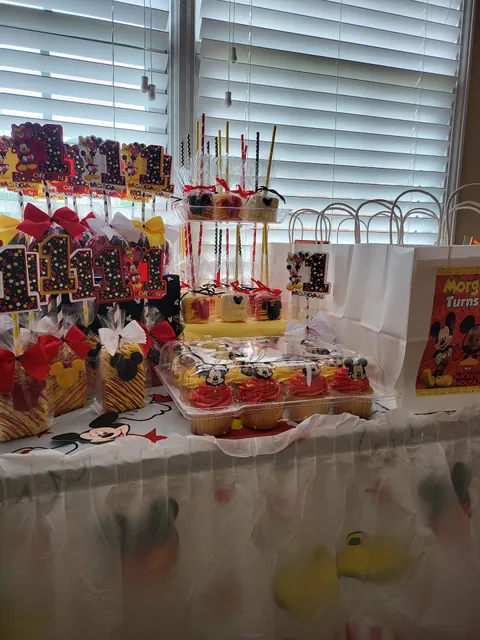 10.Oh! Candy Apples and Treats