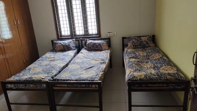 BED BOX MENS PG & HOSTEL
