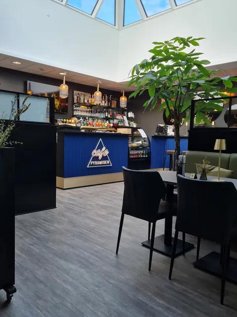 Cafe Pyramiden
