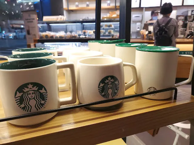 Starbucks Sindaebang Samgeori Station