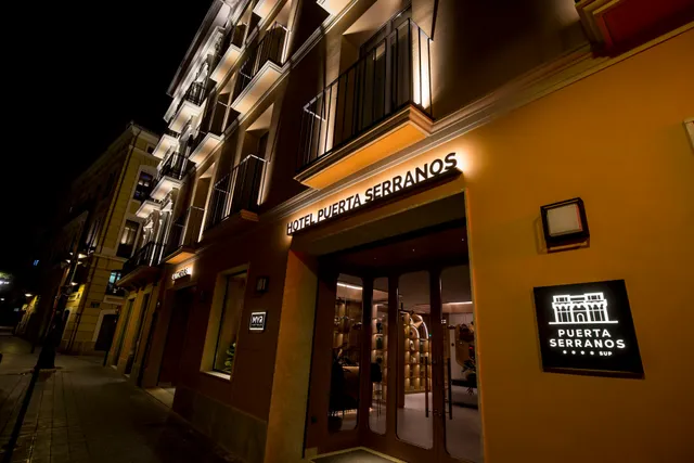Hotel Puerta Serranos