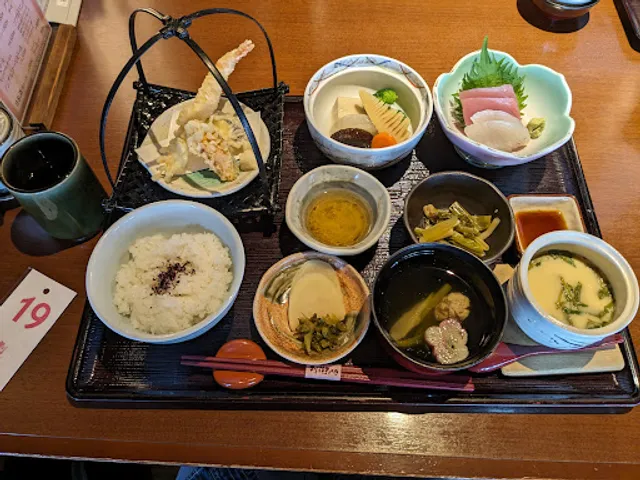 日本料理利衛門