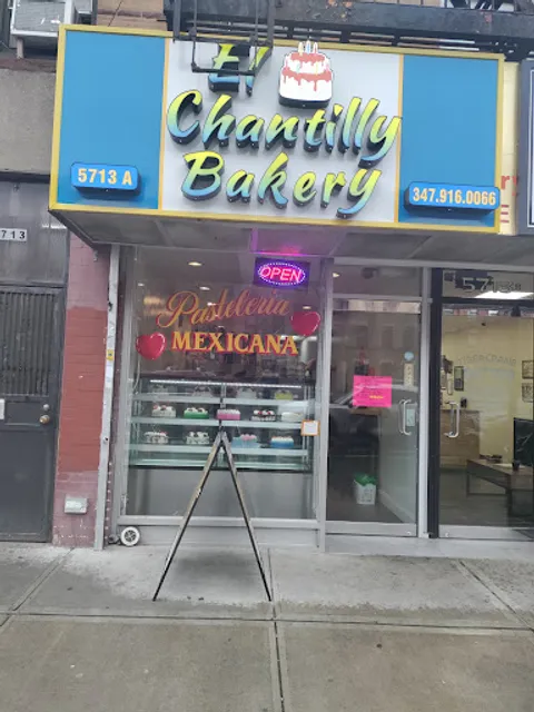 El Chantilly Bakery