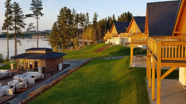 LAKESIDE VILLAGE Vetrnik