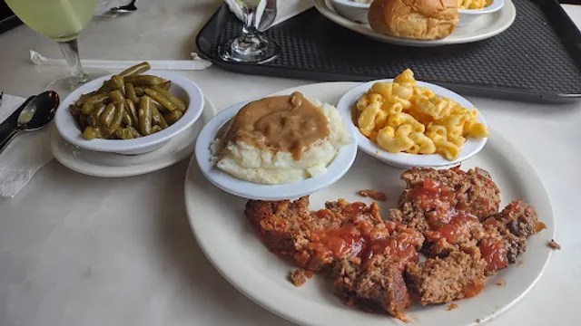 Val's Comfort Kitchen