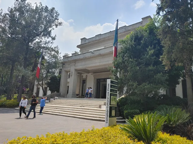 Complejo Cultural de Los Pinos