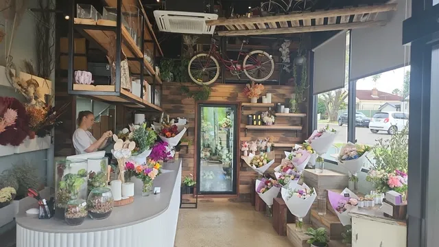Envogue Floral Studio Cafe