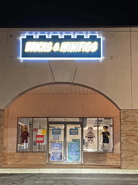 Bricks & Minifigs Midland