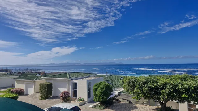 25 on Whale Rock Estate, Hermanus