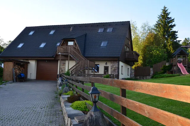 Noclehárna na stodole