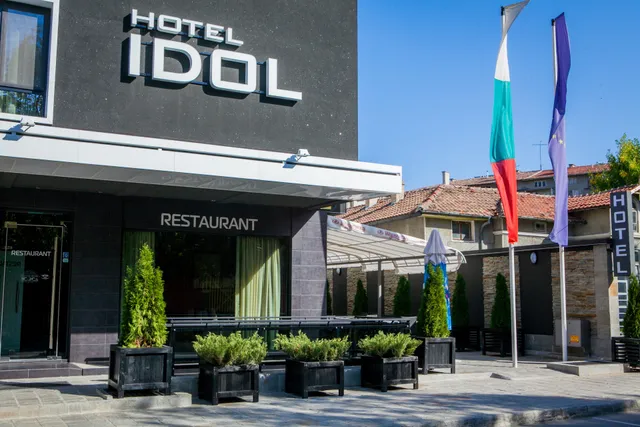 HOTEL IDOL