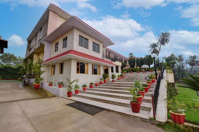 Hotel Dev Residency Mount Abu (500mtr From Nakki Lake)