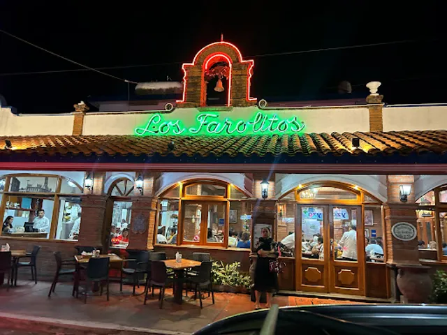 Los Farolitos