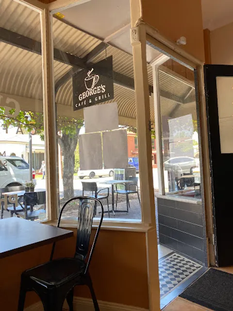 George's Café & Grill