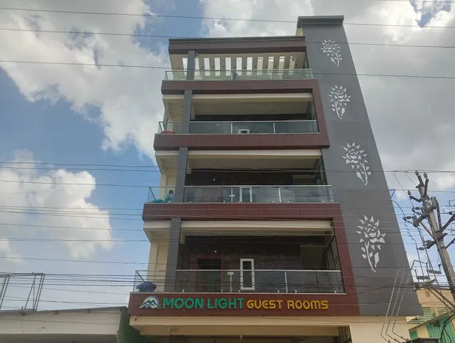 OYO MOON LIGHT GUEST ROOMS
