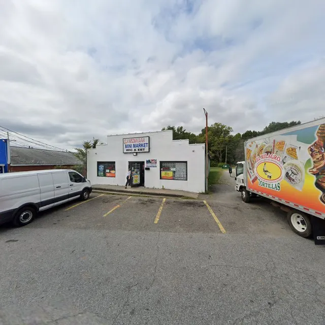 La Media Luna Mini Market WIC & EBT