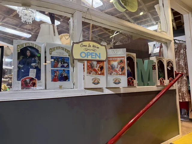 Fox Den Antique Mall