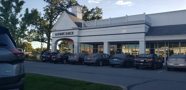 Ladue Crossing Shopping Center