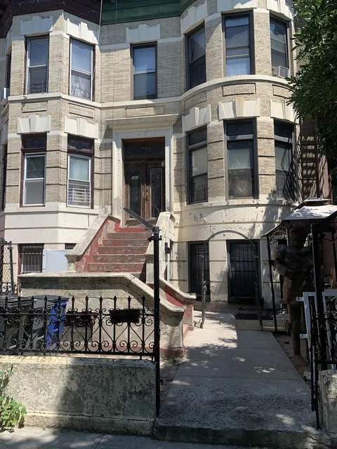 The Brooklyn Riviera Hostel