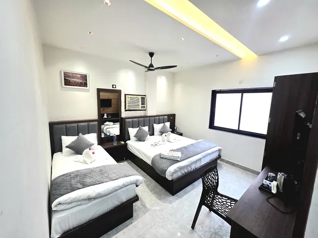 Dhaneshwari luxury stay