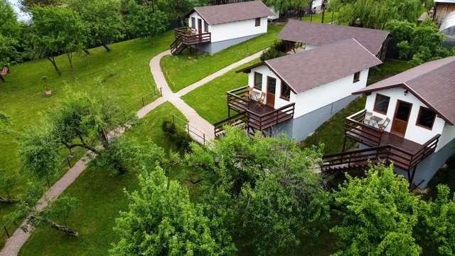 Căsuța Din Grădină