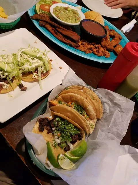 La Salvadoreña Restaurant