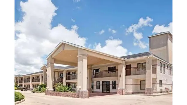 Days Inn by Wyndham El Campo TX