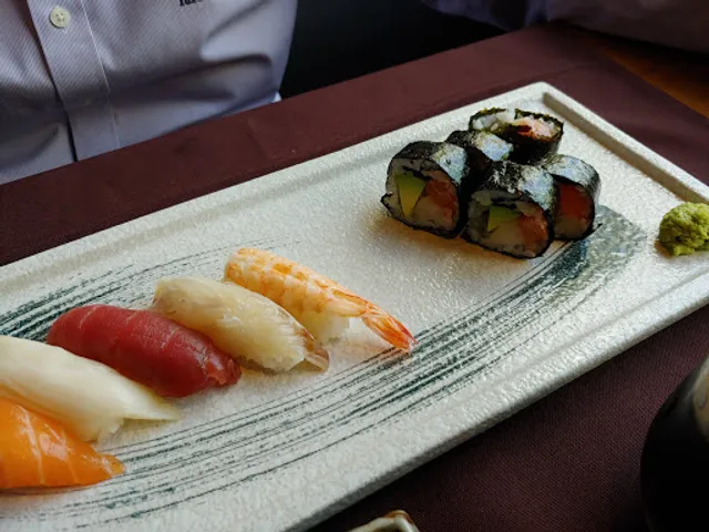 Tsukiji Sushi Bar Restaurante