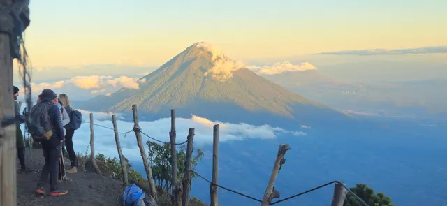 Agencia Local - Acatenango y Fuego Volcano