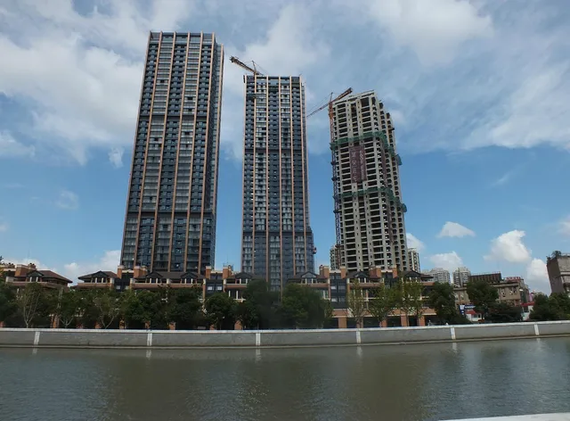 Shanghai Lakeside Holiday Inn