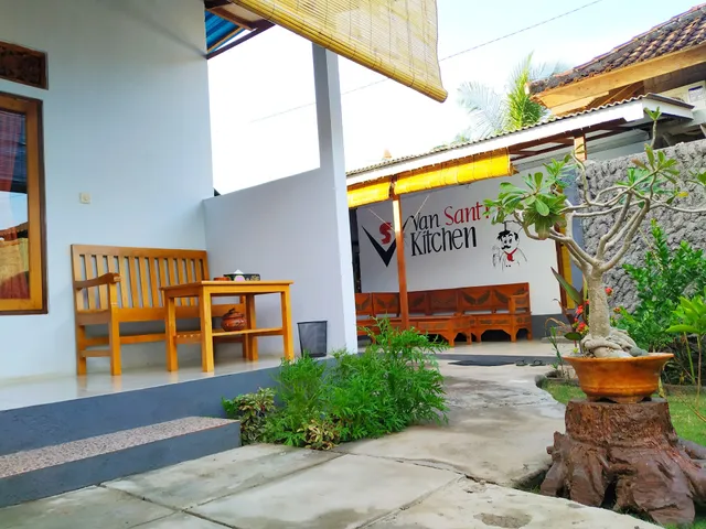 Van Santri Homestay Pemuteran