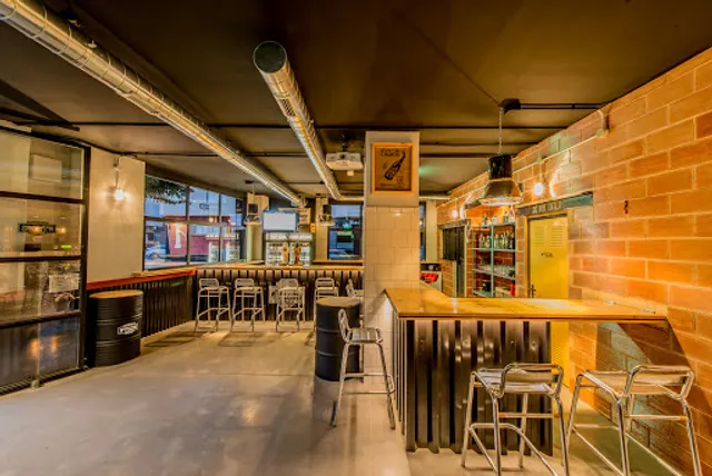 Cervecería Mr.PIGGINS - Garage