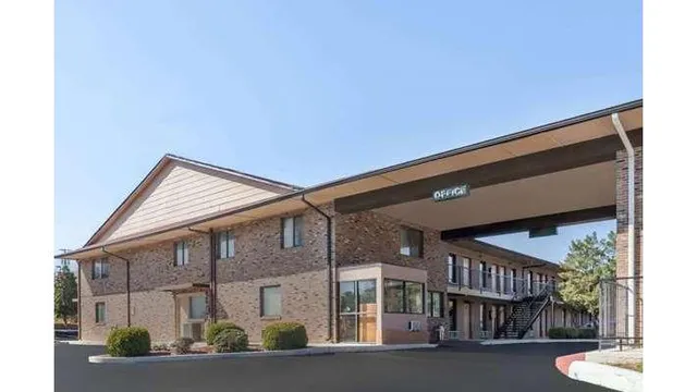 Travelodge by Wyndham Clarksville